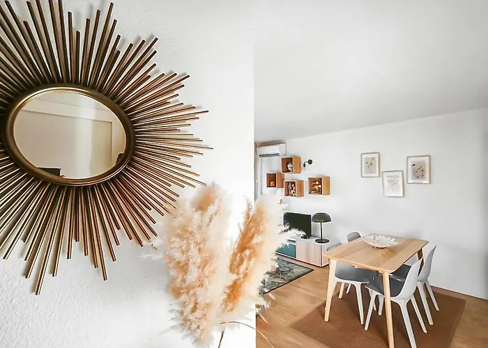 Moderne, Piscine, Parking Proche Des Plages *