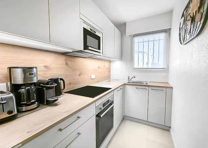 Moderne, Piscine, Parking Proche Des Plages *