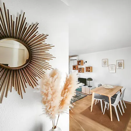 Moderne, Piscine, Parking Proche Des Plages *