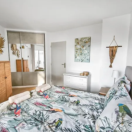 Moderne, Piscine, Parking Proche Des Plages Apartament