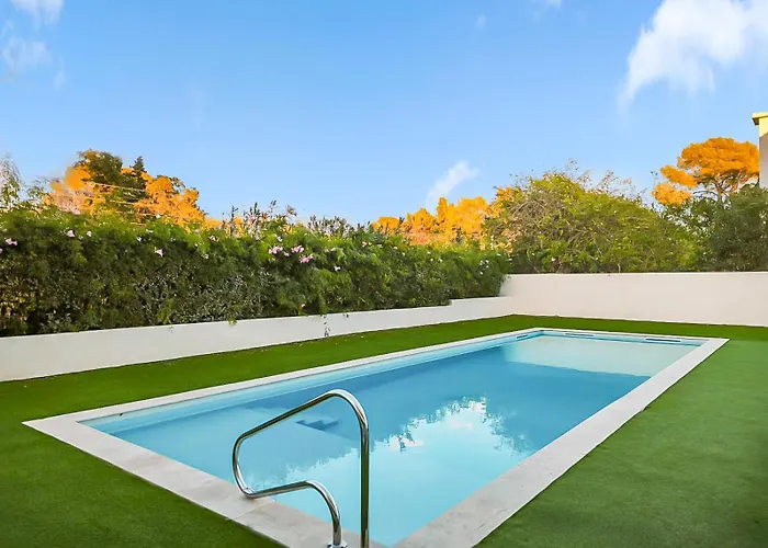 Moderne, Piscine, Parking Proche Des Plages *