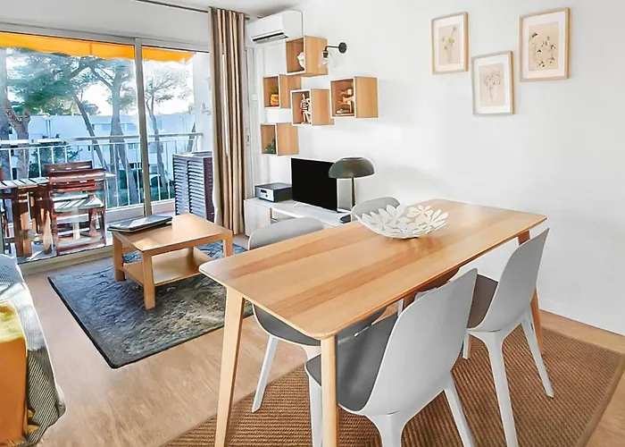 Moderne, Piscine, Parking Proche Des Plages *