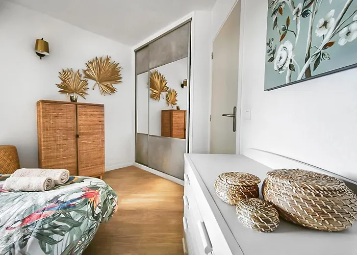 Moderne, Piscine, Parking Proche Des Plages *